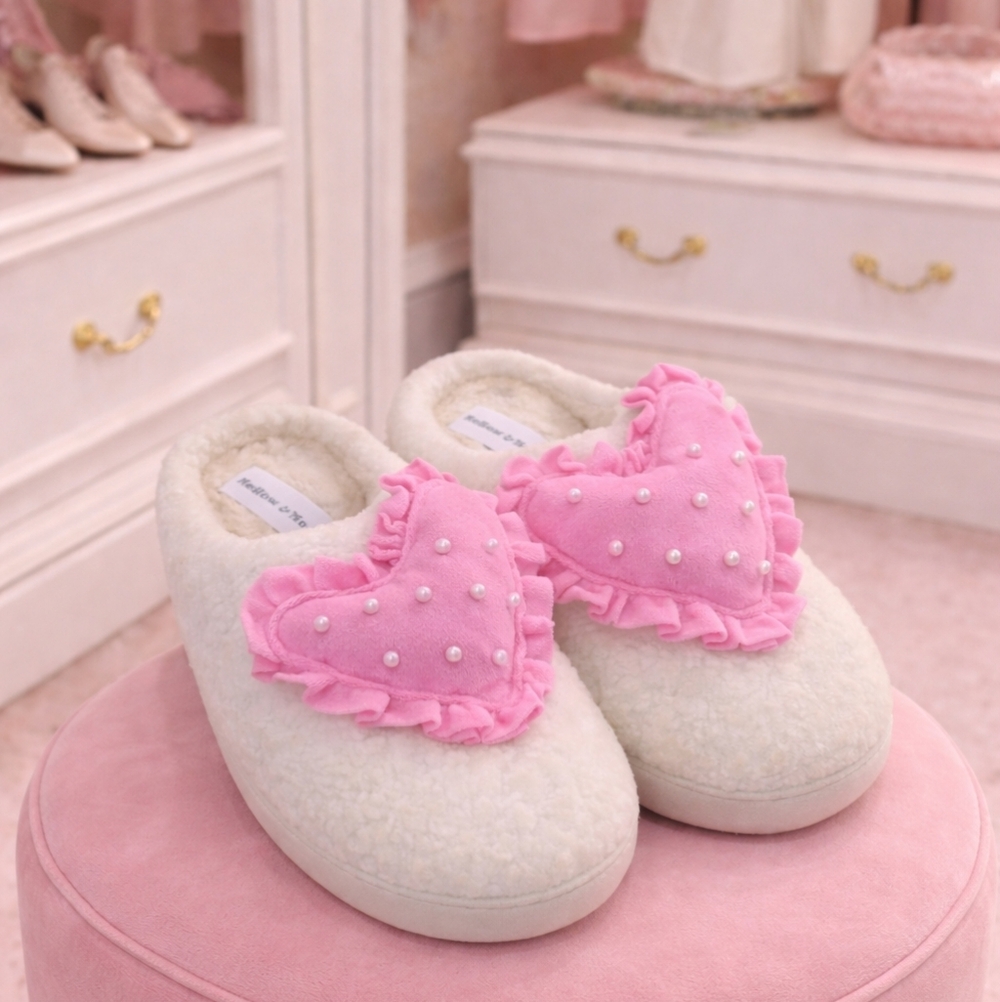 NWT Ladies Pink Pillow Heart Slippers with Faux Pearl Detail